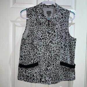 Additions by Chicos White Lepoard Print vest Sz 1 (M) Sleeveless front zip